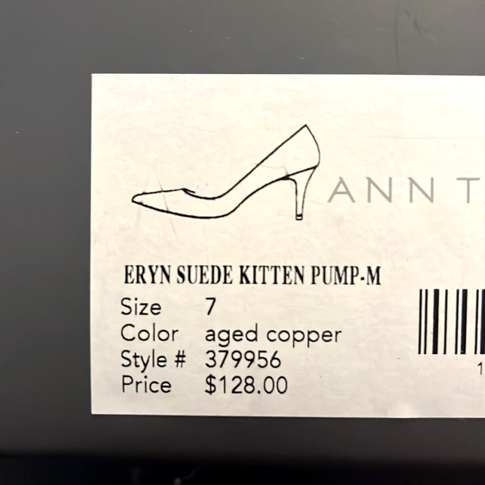 Ann Taylor closed toe small heel - never worn
